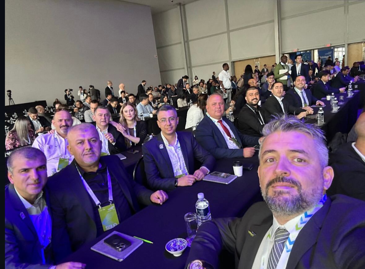 Güney Afrika’nın kalbi Cape Town’da düzenlenen Hytera Global Partner Summit 2025, telsiz dünyasının geleceğini belirledi. Zirveye damga vuran isim ise Türkiye’den Mustafa Yüksel oldu. PoC Türkiye ekibiyle