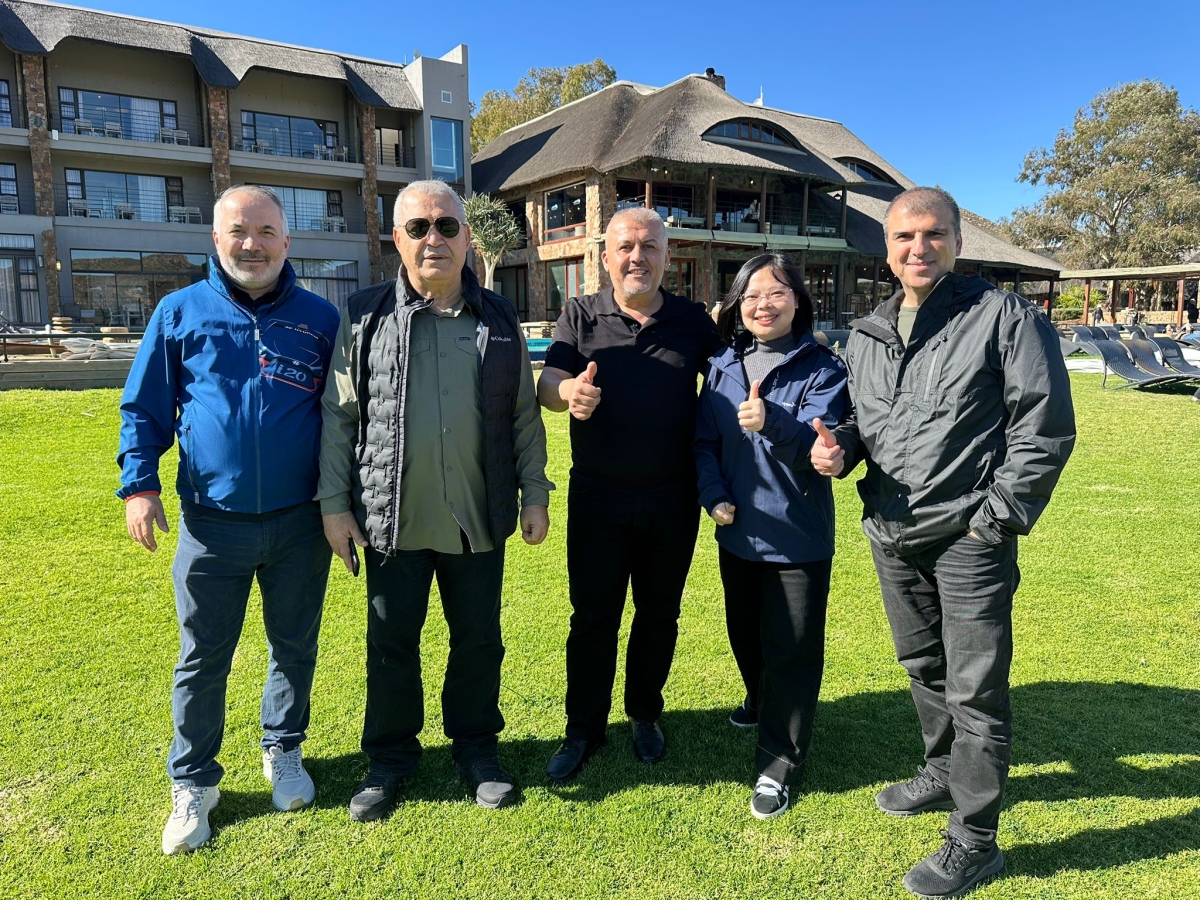 Güney Afrika’nın kalbi Cape Town’da düzenlenen Hytera Global Partner Summit 2025, telsiz dünyasının geleceğini belirledi. Zirveye damga vuran isim ise Türkiye’den Mustafa Yüksel oldu. PoC Türkiye ekibiyle