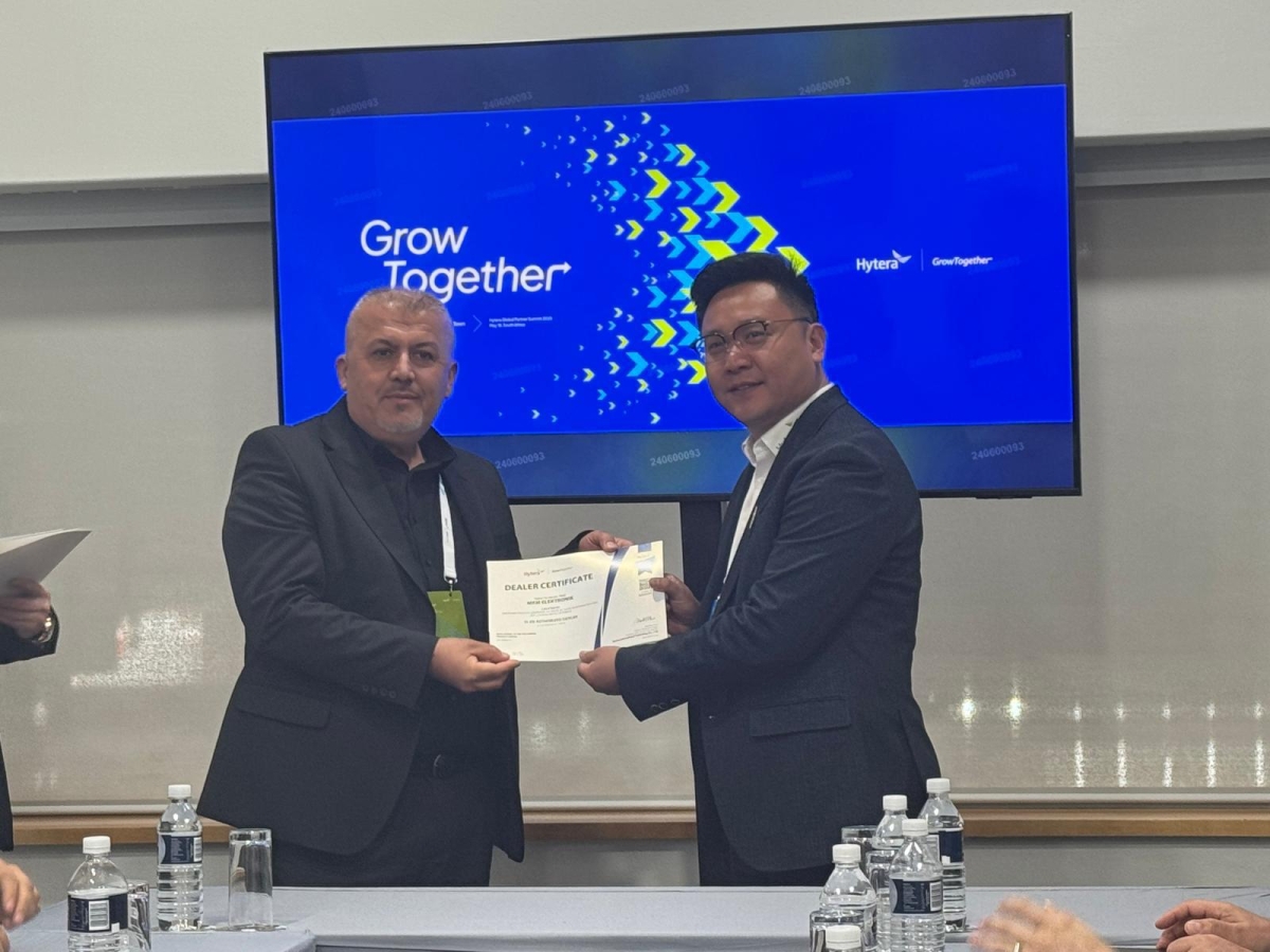 Güney Afrika’nın kalbi Cape Town’da düzenlenen Hytera Global Partner Summit 2025, telsiz dünyasının geleceğini belirledi. Zirveye damga vuran isim ise Türkiye’den Mustafa Yüksel oldu. PoC Türkiye ekibiyle