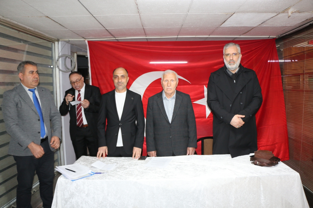 Sakarya Kars Ardahan Iğdır Yardımlaşma ve Kültür Derneği’nde (KAİDER) düzenlenen genel kurulda Asker Bututaki, oyların tamamını alarak başkanlığa seçildi.