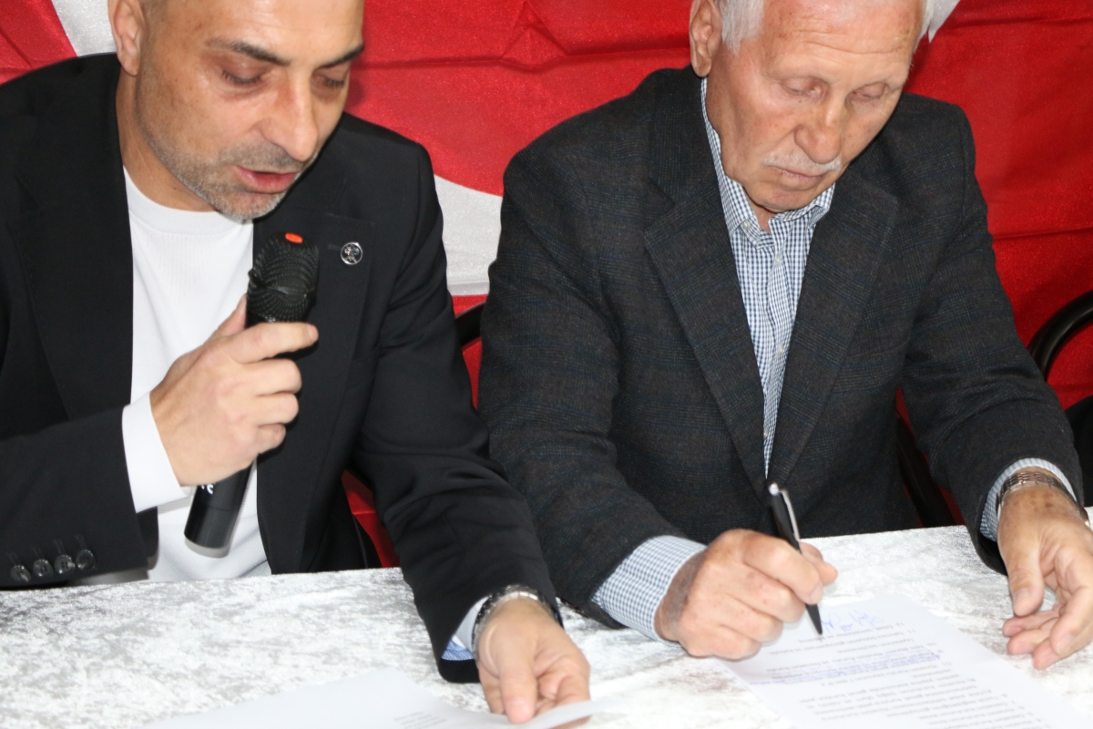 Sakarya Kars Ardahan Iğdır Yardımlaşma ve Kültür Derneği’nde (KAİDER) düzenlenen genel kurulda Asker Bututaki, oyların tamamını alarak başkanlığa seçildi.
