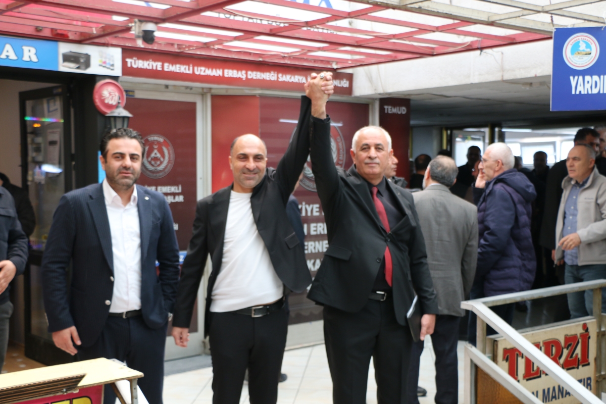 Sakarya Kars Ardahan Iğdır Yardımlaşma ve Kültür Derneği’nde (KAİDER) düzenlenen genel kurulda Asker Bututaki, oyların tamamını alarak başkanlığa seçildi.
