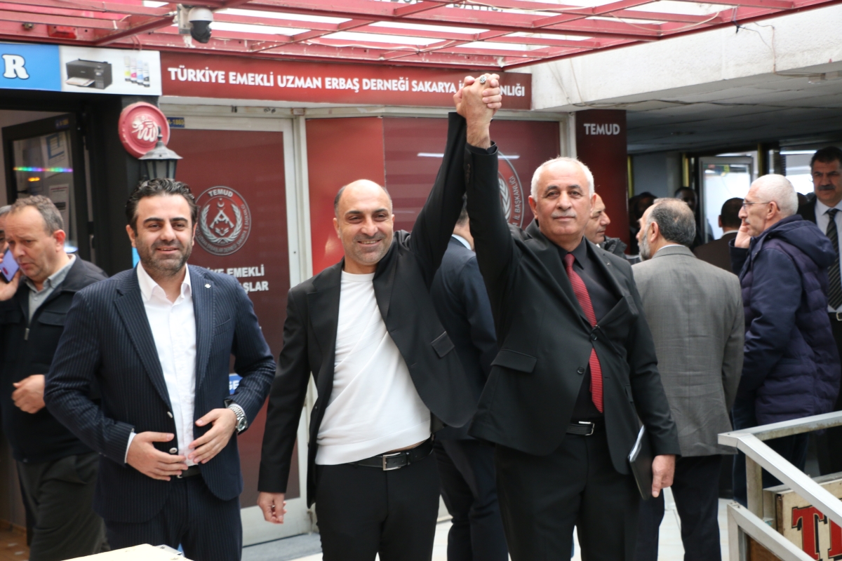 Sakarya Kars Ardahan Iğdır Yardımlaşma ve Kültür Derneği’nde (KAİDER) düzenlenen genel kurulda Asker Bututaki, oyların tamamını alarak başkanlığa seçildi.