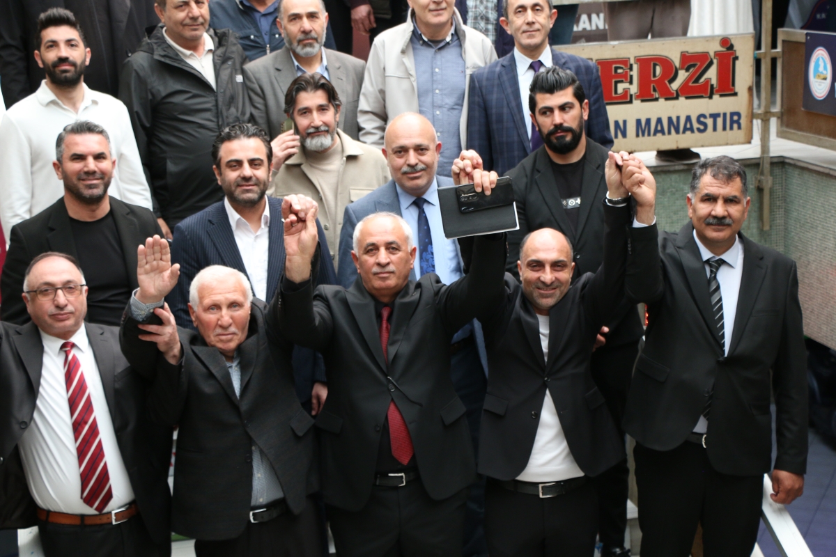 Sakarya Kars Ardahan Iğdır Yardımlaşma ve Kültür Derneği’nde (KAİDER) düzenlenen genel kurulda Asker Bututaki, oyların tamamını alarak başkanlığa seçildi.