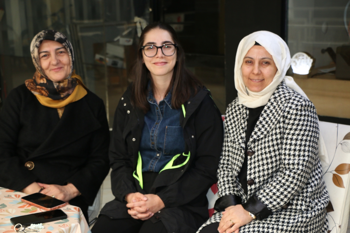 Sakarya Kars Ardahan Iğdır Yardımlaşma ve Kültür Derneği’nde (KAİDER) düzenlenen genel kurulda Asker Bututaki, oyların tamamını alarak başkanlığa seçildi.