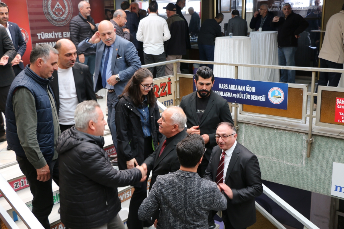 Sakarya Kars Ardahan Iğdır Yardımlaşma ve Kültür Derneği’nde (KAİDER) düzenlenen genel kurulda Asker Bututaki, oyların tamamını alarak başkanlığa seçildi.