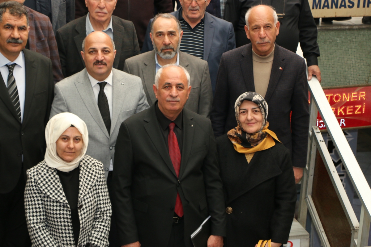 Sakarya Kars Ardahan Iğdır Yardımlaşma ve Kültür Derneği’nde (KAİDER) düzenlenen genel kurulda Asker Bututaki, oyların tamamını alarak başkanlığa seçildi.