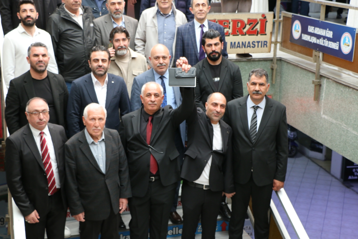 Sakarya Kars Ardahan Iğdır Yardımlaşma ve Kültür Derneği’nde (KAİDER) düzenlenen genel kurulda Asker Bututaki, oyların tamamını alarak başkanlığa seçildi.