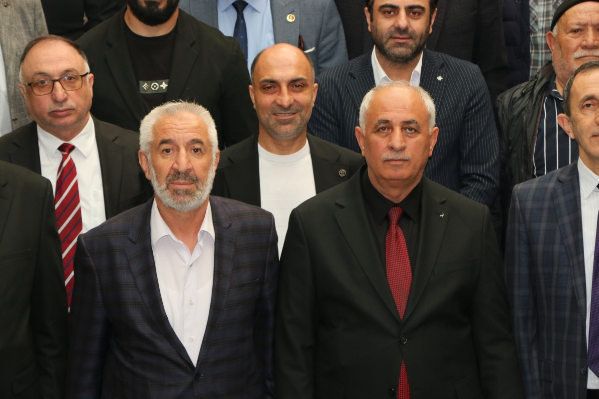 Sakarya Kars Ardahan Iğdır Yardımlaşma ve Kültür Derneği’nde (KAİDER) düzenlenen genel kurulda Asker Bututaki, oyların tamamını alarak başkanlığa seçildi.