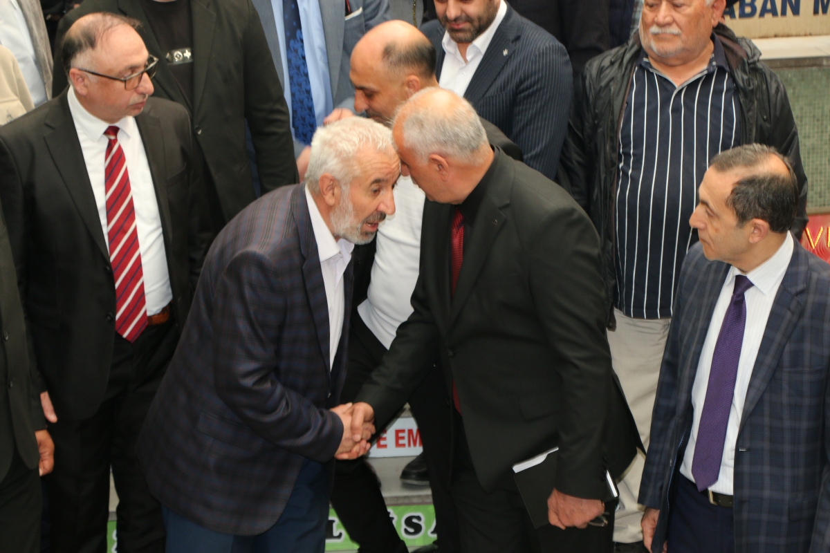 Sakarya Kars Ardahan Iğdır Yardımlaşma ve Kültür Derneği’nde (KAİDER) düzenlenen genel kurulda Asker Bututaki, oyların tamamını alarak başkanlığa seçildi.