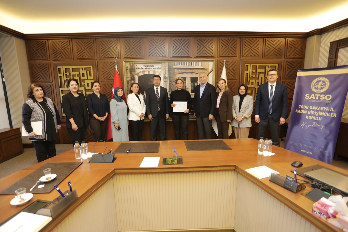 Sakarya’da nitelikli kadın istihdamını artırmayı hedefleyen dev projede eğitim süreci tamamlandı. TOBB Sakarya İl Kadın Girişimciler Kurulu ve SATSO iş birliğiyle hayata geçirilen