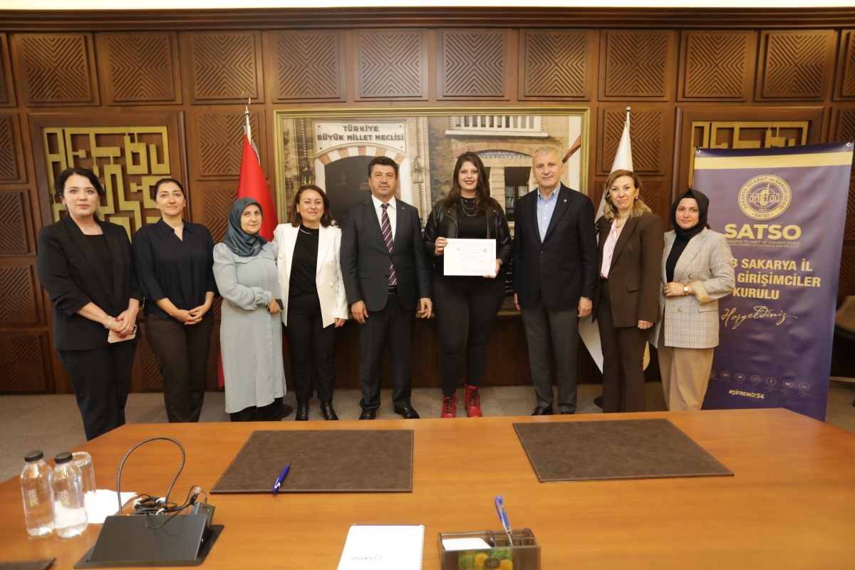 Sakarya’da nitelikli kadın istihdamını artırmayı hedefleyen dev projede eğitim süreci tamamlandı. TOBB Sakarya İl Kadın Girişimciler Kurulu ve SATSO iş birliğiyle hayata geçirilen