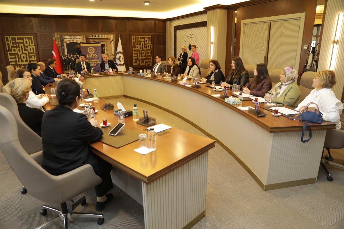Sakarya’da nitelikli kadın istihdamını artırmayı hedefleyen dev projede eğitim süreci tamamlandı. TOBB Sakarya İl Kadın Girişimciler Kurulu ve SATSO iş birliğiyle hayata geçirilen