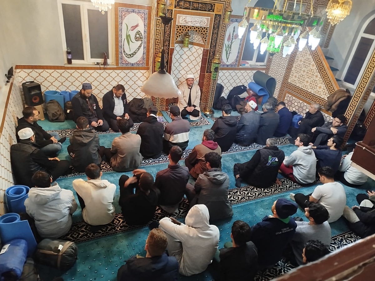 Sakarya’da Geleceğin Hekimleri Akgöl’de Maneviyat ve Doğayla Buluştu: Muhteşem Gençlik Kampı
