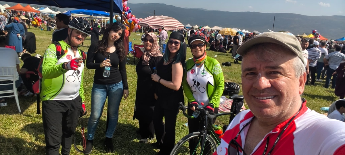 GEYVE’DE PEDALLAR GELENEK İÇİN DÖNDÜ: BAYAT MAHALLESİ’NDE HIDRELLEZ COŞKUSU!