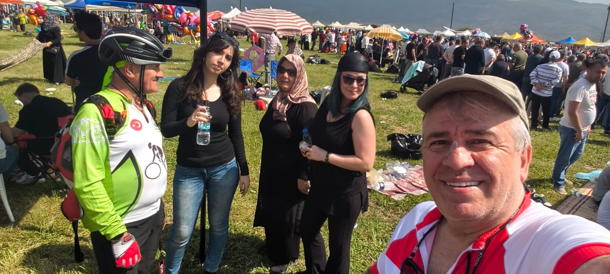 GEYVE’DE PEDALLAR GELENEK İÇİN DÖNDÜ: BAYAT MAHALLESİ’NDE HIDRELLEZ COŞKUSU!