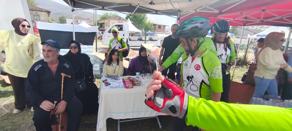 GEYVE’DE PEDALLAR GELENEK İÇİN DÖNDÜ: BAYAT MAHALLESİ’NDE HIDRELLEZ COŞKUSU!