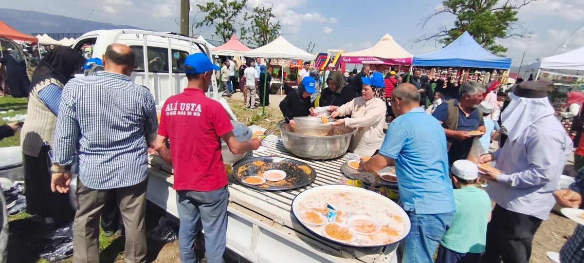 GEYVE’DE PEDALLAR GELENEK İÇİN DÖNDÜ: BAYAT MAHALLESİ’NDE HIDRELLEZ COŞKUSU!