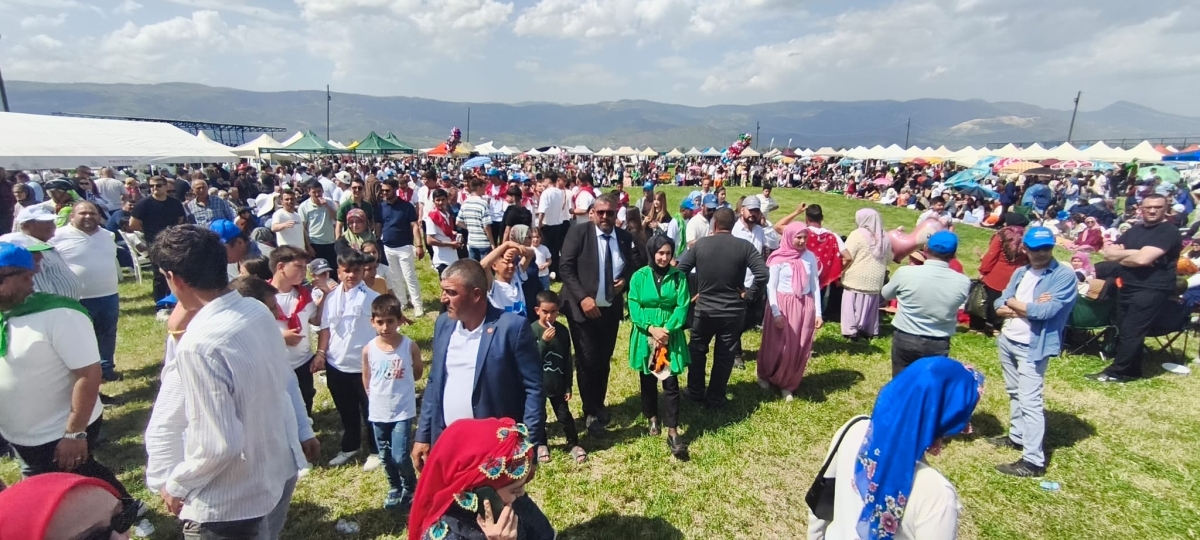 GEYVE’DE PEDALLAR GELENEK İÇİN DÖNDÜ: BAYAT MAHALLESİ’NDE HIDRELLEZ COŞKUSU!