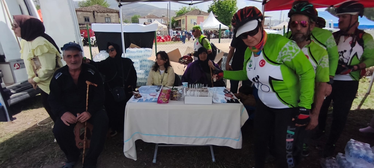 GEYVE’DE PEDALLAR GELENEK İÇİN DÖNDÜ: BAYAT MAHALLESİ’NDE HIDRELLEZ COŞKUSU!