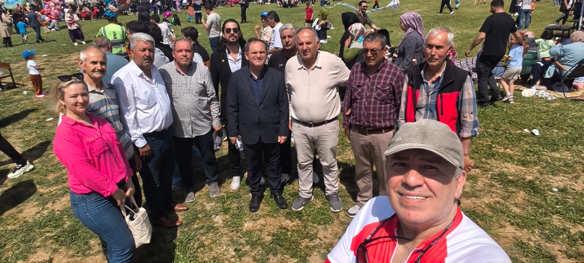 GEYVE’DE PEDALLAR GELENEK İÇİN DÖNDÜ: BAYAT MAHALLESİ’NDE HIDRELLEZ COŞKUSU!