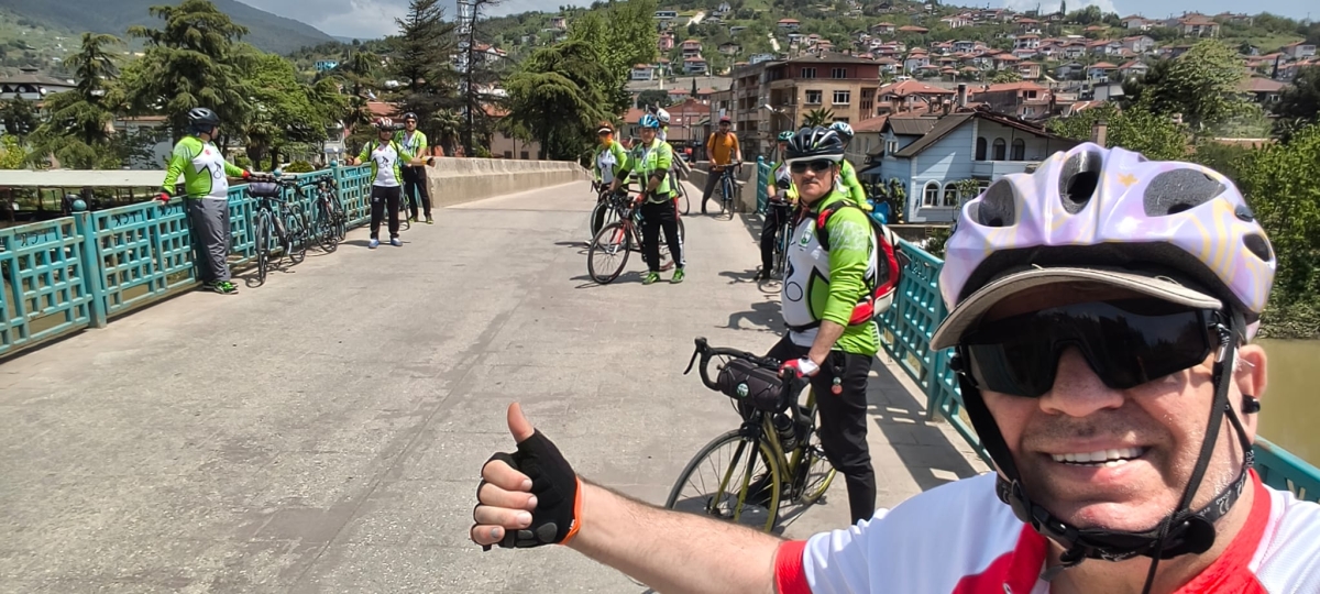 GEYVE’DE PEDALLAR GELENEK İÇİN DÖNDÜ: BAYAT MAHALLESİ’NDE HIDRELLEZ COŞKUSU!