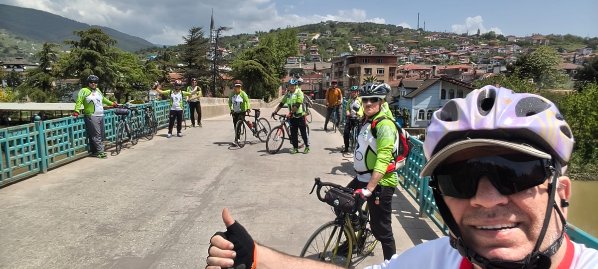 GEYVE’DE PEDALLAR GELENEK İÇİN DÖNDÜ: BAYAT MAHALLESİ’NDE HIDRELLEZ COŞKUSU!