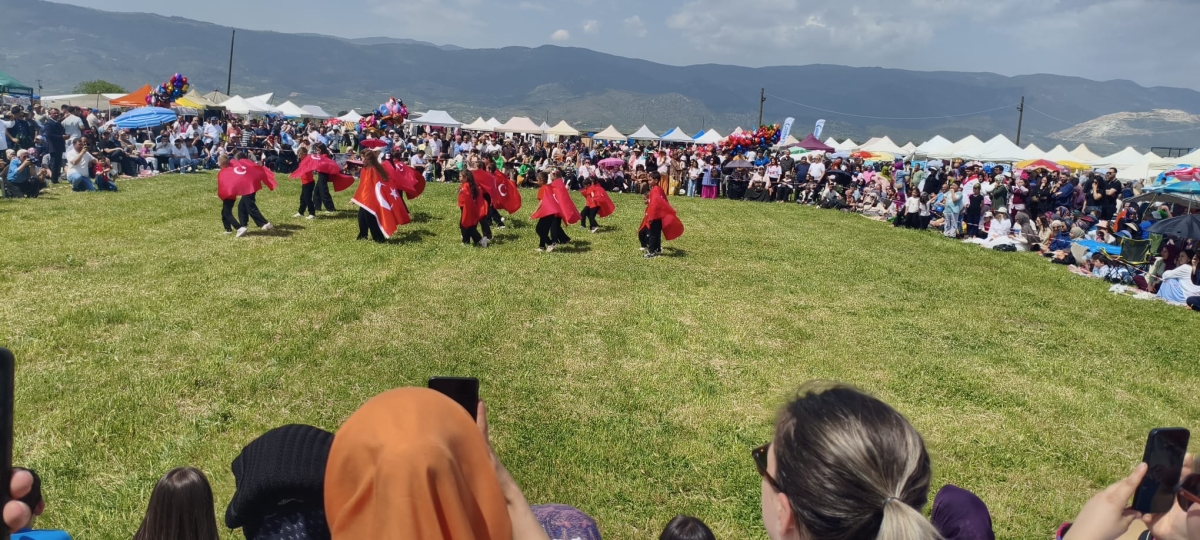 GEYVE’DE PEDALLAR GELENEK İÇİN DÖNDÜ: BAYAT MAHALLESİ’NDE HIDRELLEZ COŞKUSU!