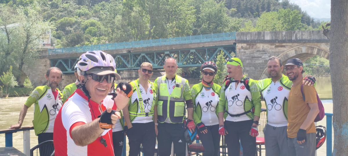 GEYVE’DE PEDALLAR GELENEK İÇİN DÖNDÜ: BAYAT MAHALLESİ’NDE HIDRELLEZ COŞKUSU!