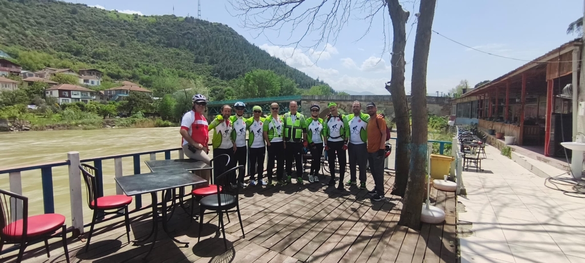 GEYVE’DE PEDALLAR GELENEK İÇİN DÖNDÜ: BAYAT MAHALLESİ’NDE HIDRELLEZ COŞKUSU!