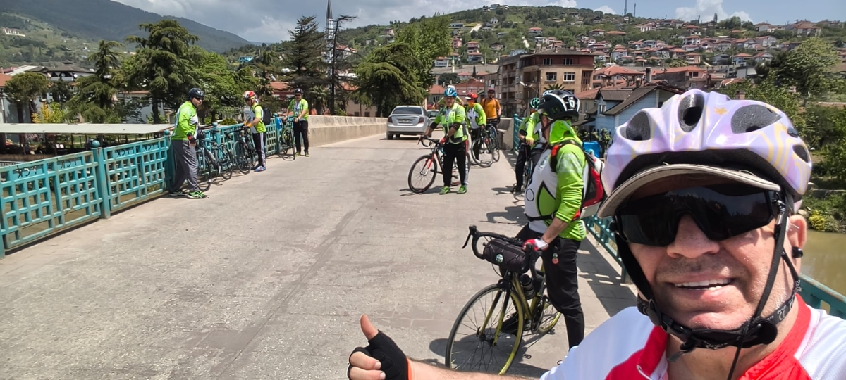 GEYVE’DE PEDALLAR GELENEK İÇİN DÖNDÜ: BAYAT MAHALLESİ’NDE HIDRELLEZ COŞKUSU!