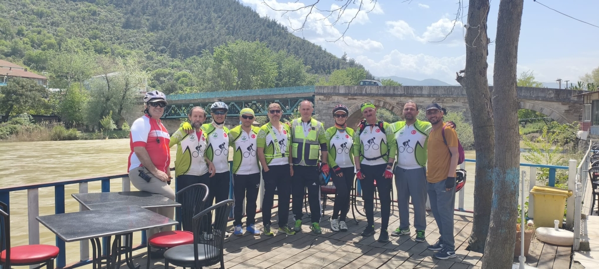 GEYVE’DE PEDALLAR GELENEK İÇİN DÖNDÜ: BAYAT MAHALLESİ’NDE HIDRELLEZ COŞKUSU!