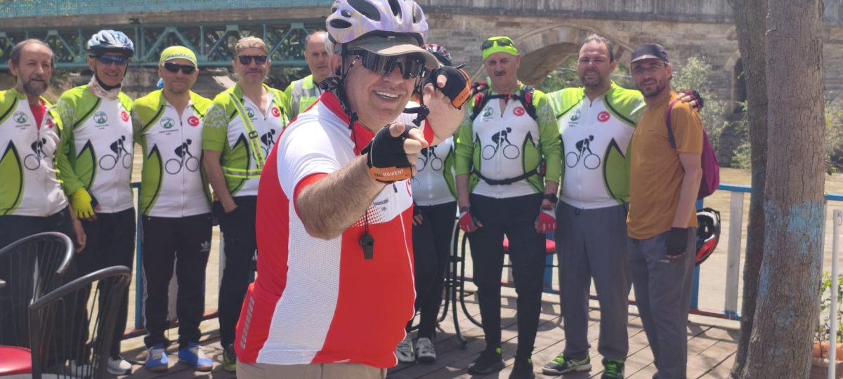 GEYVE’DE PEDALLAR GELENEK İÇİN DÖNDÜ: BAYAT MAHALLESİ’NDE HIDRELLEZ COŞKUSU!