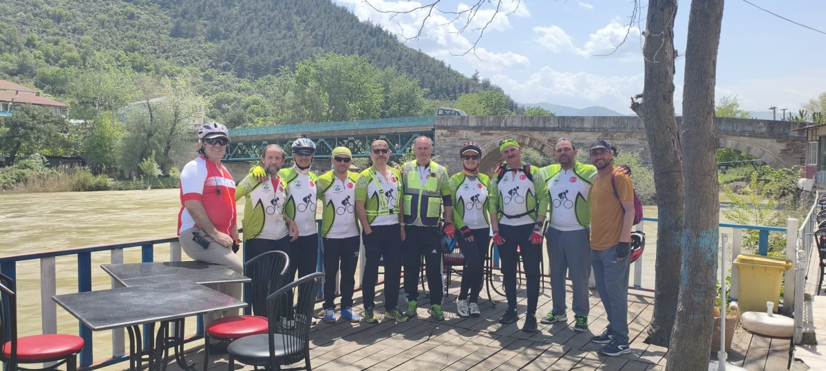 GEYVE’DE PEDALLAR GELENEK İÇİN DÖNDÜ: BAYAT MAHALLESİ’NDE HIDRELLEZ COŞKUSU!