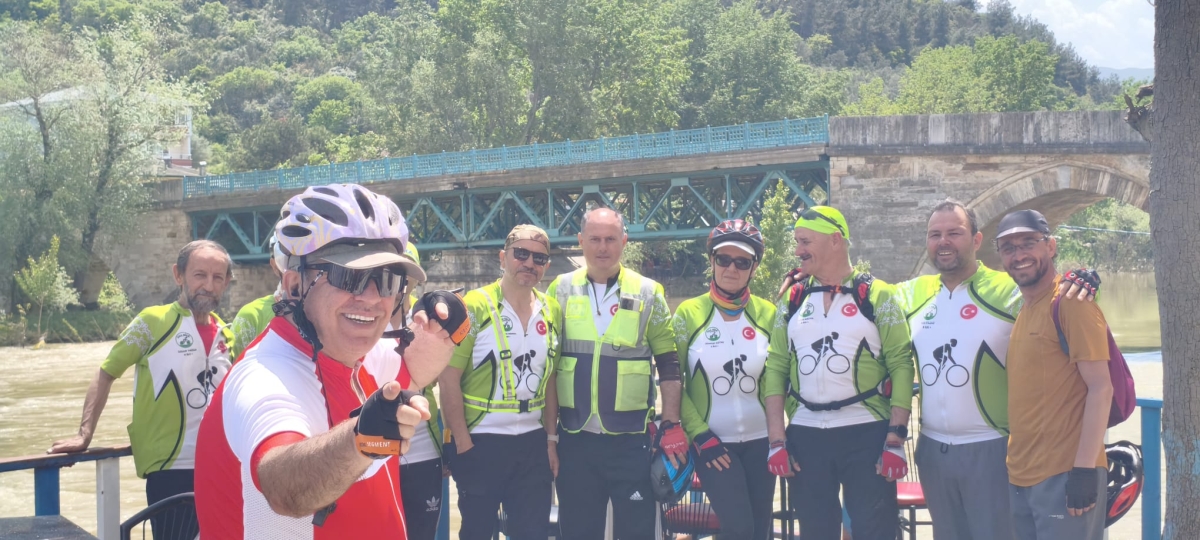 GEYVE’DE PEDALLAR GELENEK İÇİN DÖNDÜ: BAYAT MAHALLESİ’NDE HIDRELLEZ COŞKUSU!