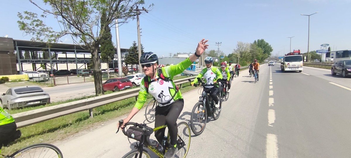 GEYVE’DE PEDALLAR GELENEK İÇİN DÖNDÜ: BAYAT MAHALLESİ’NDE HIDRELLEZ COŞKUSU!
