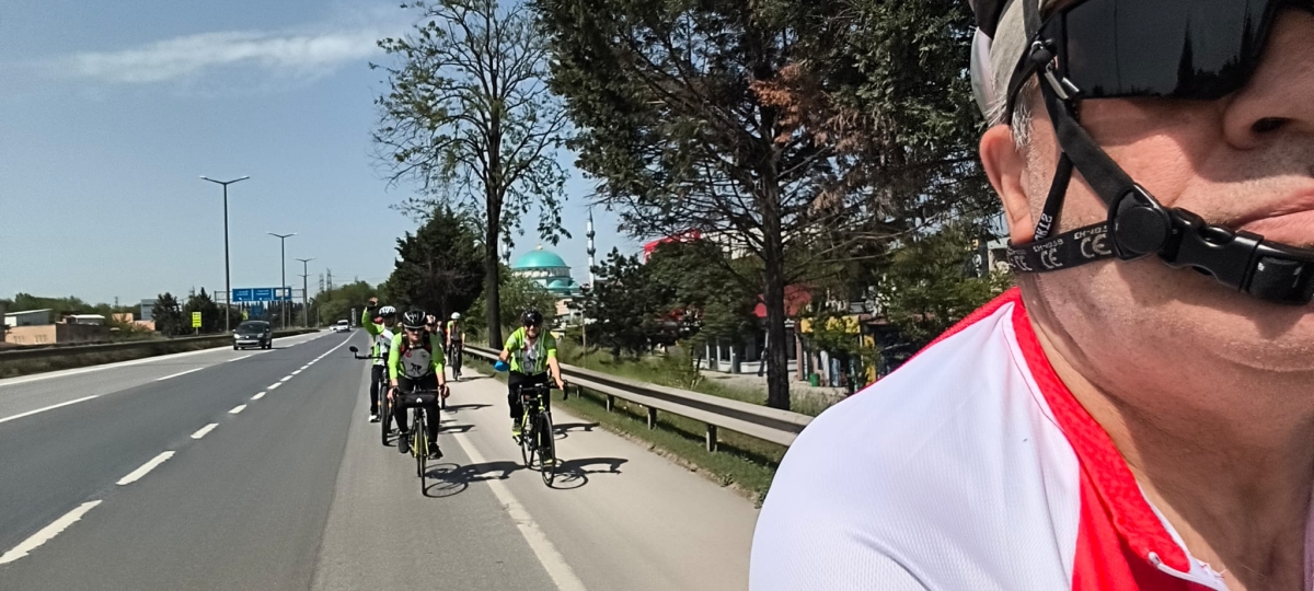 GEYVE’DE PEDALLAR GELENEK İÇİN DÖNDÜ: BAYAT MAHALLESİ’NDE HIDRELLEZ COŞKUSU!