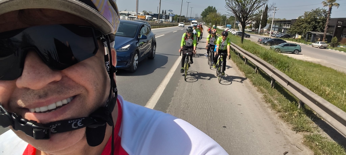 GEYVE’DE PEDALLAR GELENEK İÇİN DÖNDÜ: BAYAT MAHALLESİ’NDE HIDRELLEZ COŞKUSU!