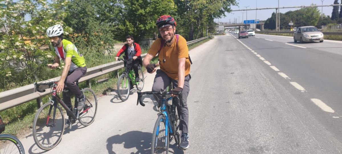 GEYVE’DE PEDALLAR GELENEK İÇİN DÖNDÜ: BAYAT MAHALLESİ’NDE HIDRELLEZ COŞKUSU!