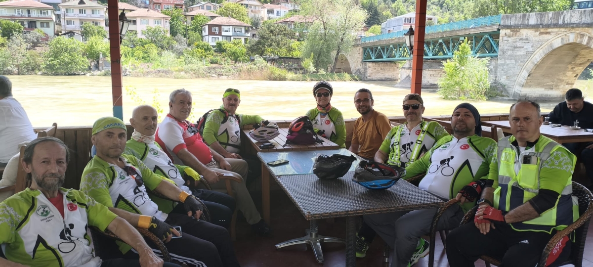 GEYVE’DE PEDALLAR GELENEK İÇİN DÖNDÜ: BAYAT MAHALLESİ’NDE HIDRELLEZ COŞKUSU!