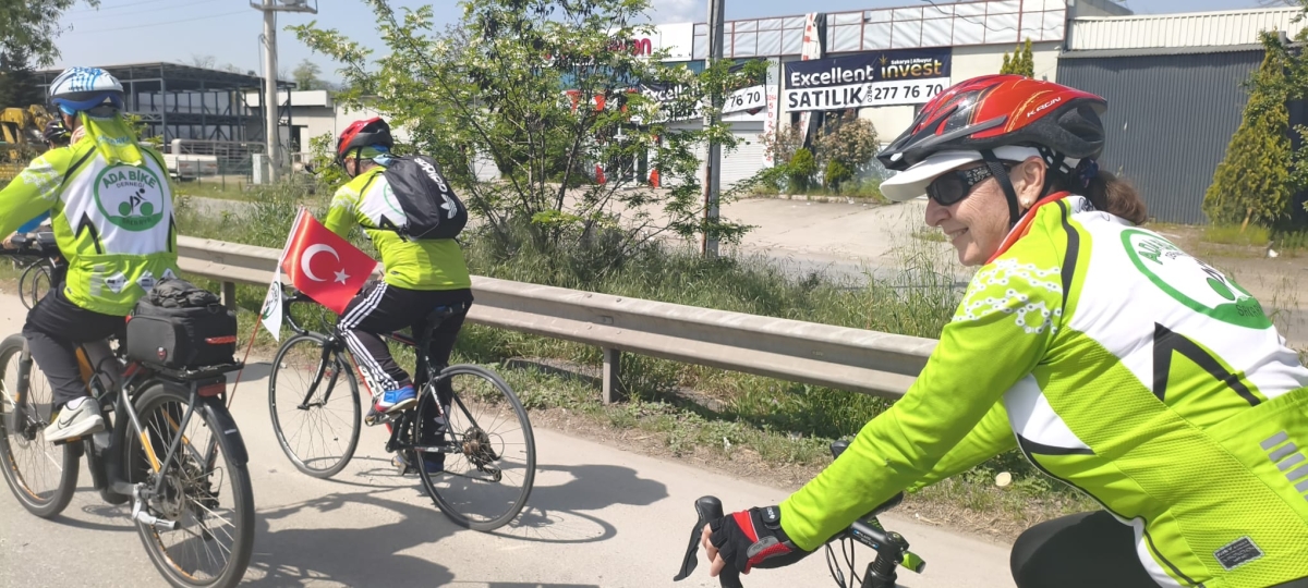 GEYVE’DE PEDALLAR GELENEK İÇİN DÖNDÜ: BAYAT MAHALLESİ’NDE HIDRELLEZ COŞKUSU!