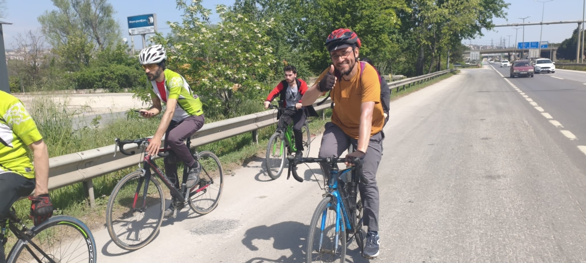 GEYVE’DE PEDALLAR GELENEK İÇİN DÖNDÜ: BAYAT MAHALLESİ’NDE HIDRELLEZ COŞKUSU!