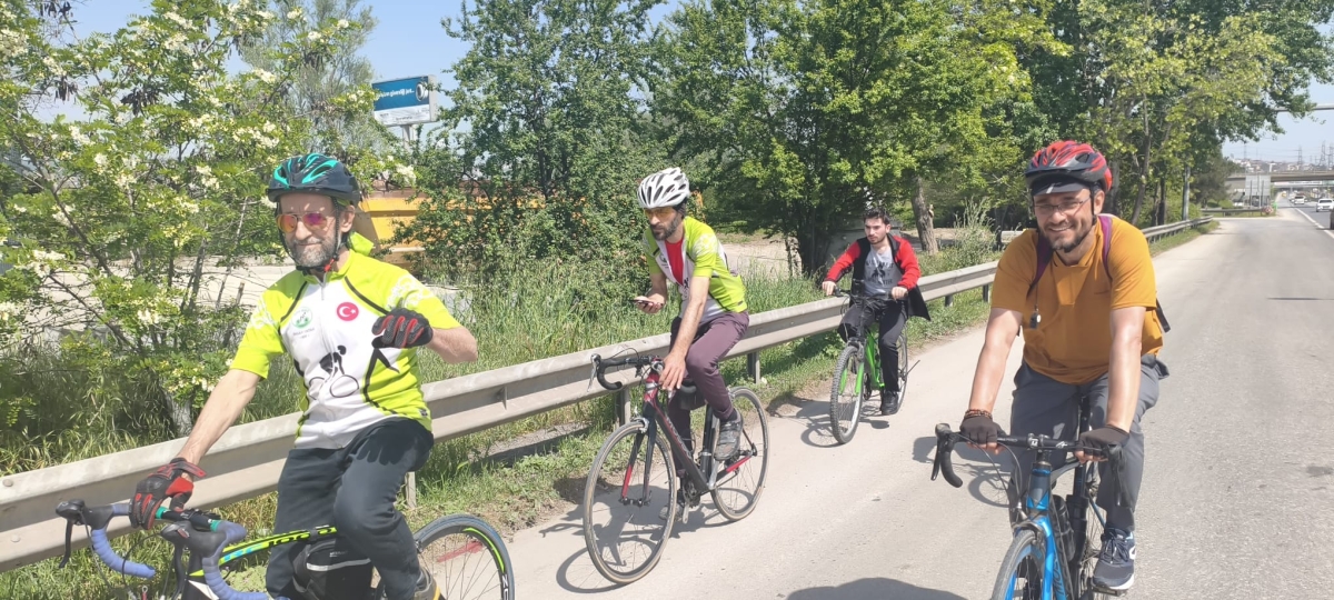 GEYVE’DE PEDALLAR GELENEK İÇİN DÖNDÜ: BAYAT MAHALLESİ’NDE HIDRELLEZ COŞKUSU!