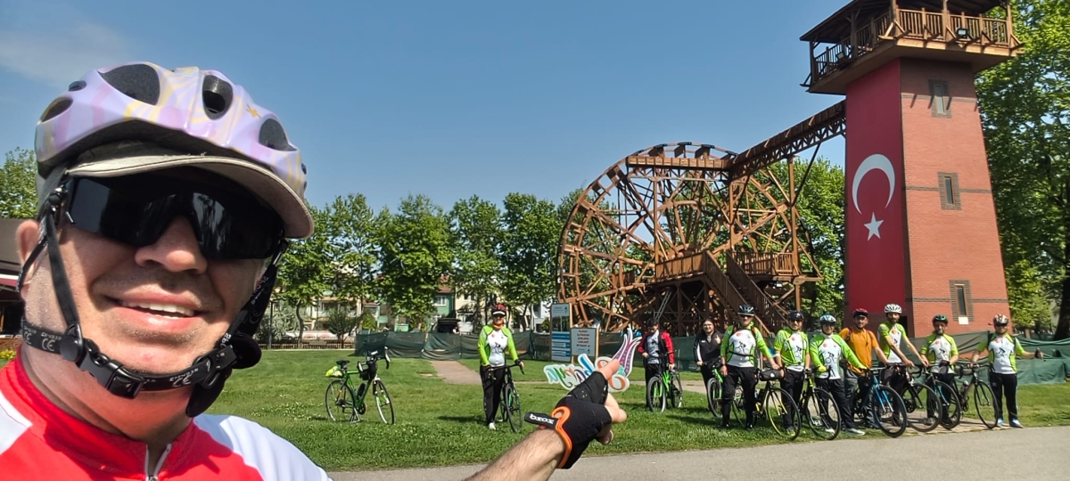 GEYVE’DE PEDALLAR GELENEK İÇİN DÖNDÜ: BAYAT MAHALLESİ’NDE HIDRELLEZ COŞKUSU!