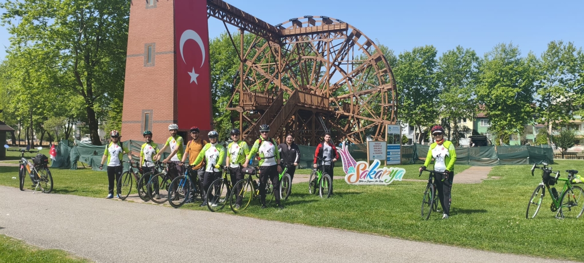 GEYVE’DE PEDALLAR GELENEK İÇİN DÖNDÜ: BAYAT MAHALLESİ’NDE HIDRELLEZ COŞKUSU!