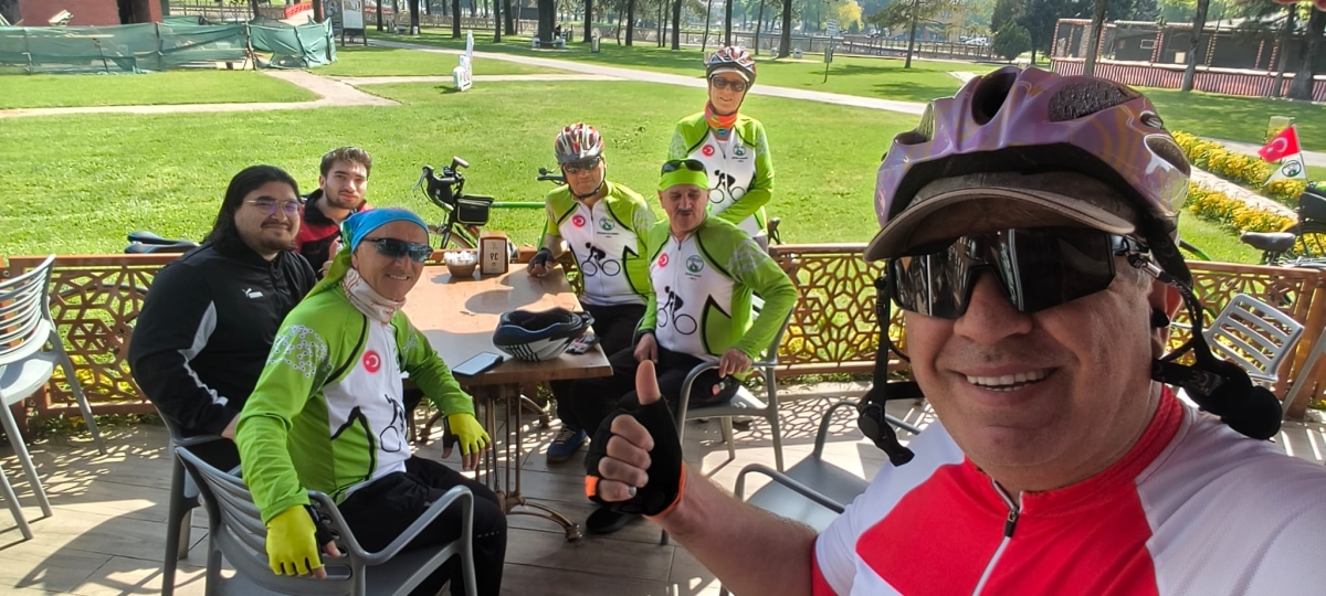 GEYVE’DE PEDALLAR GELENEK İÇİN DÖNDÜ: BAYAT MAHALLESİ’NDE HIDRELLEZ COŞKUSU!