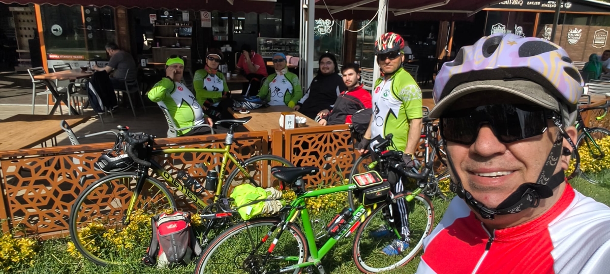 GEYVE’DE PEDALLAR GELENEK İÇİN DÖNDÜ: BAYAT MAHALLESİ’NDE HIDRELLEZ COŞKUSU!