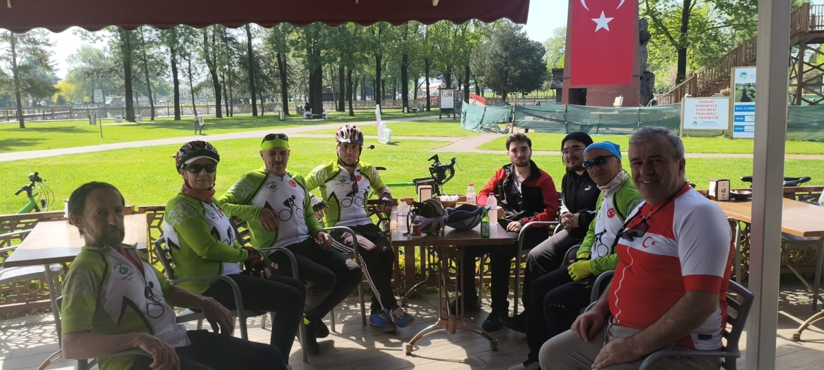 GEYVE’DE PEDALLAR GELENEK İÇİN DÖNDÜ: BAYAT MAHALLESİ’NDE HIDRELLEZ COŞKUSU!