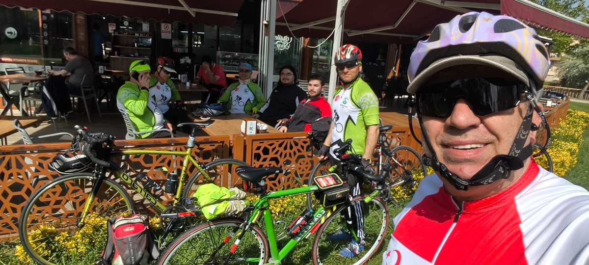 GEYVE’DE PEDALLAR GELENEK İÇİN DÖNDÜ: BAYAT MAHALLESİ’NDE HIDRELLEZ COŞKUSU!