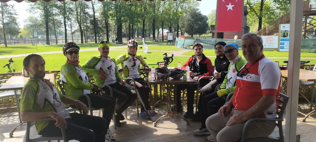 GEYVE’DE PEDALLAR GELENEK İÇİN DÖNDÜ: BAYAT MAHALLESİ’NDE HIDRELLEZ COŞKUSU!